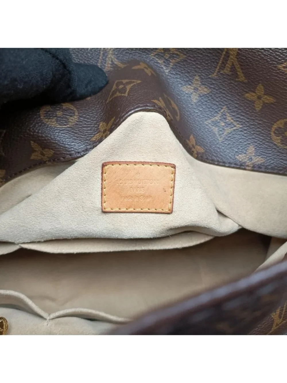 Louis Vuitton Artsy MM Monogram Brown Canvas Handbag